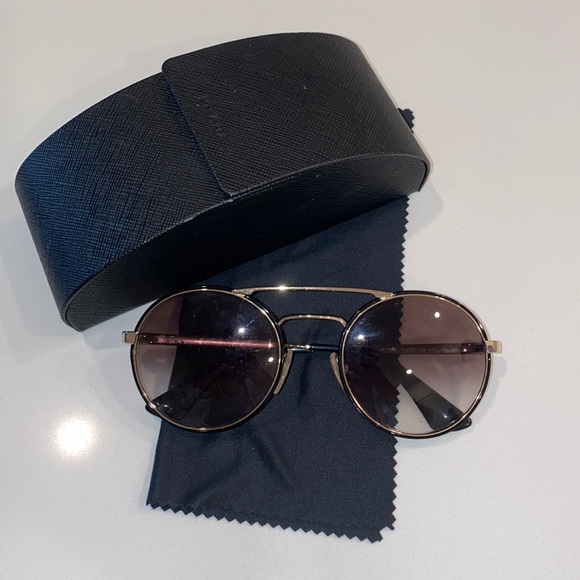 Prada sunglasses - Picture 1 of 4